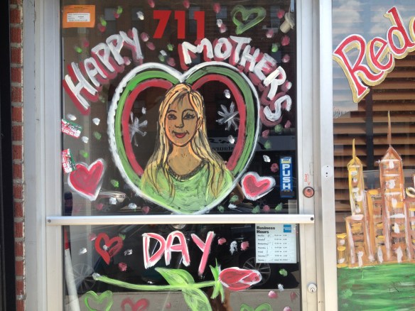 This mom forgot to put on her bagel-shaped earring.