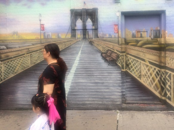 Bklyn Bridge w mother child